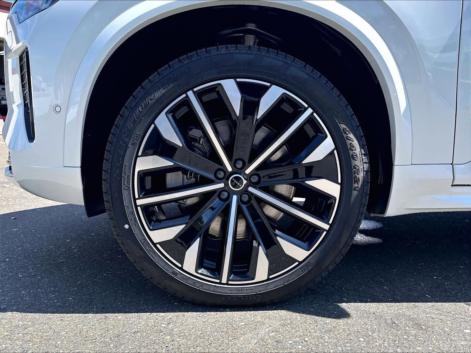 New 2026 Volvo XC90 T8 Ultra w/ Protection Package AWD/4WD image 14