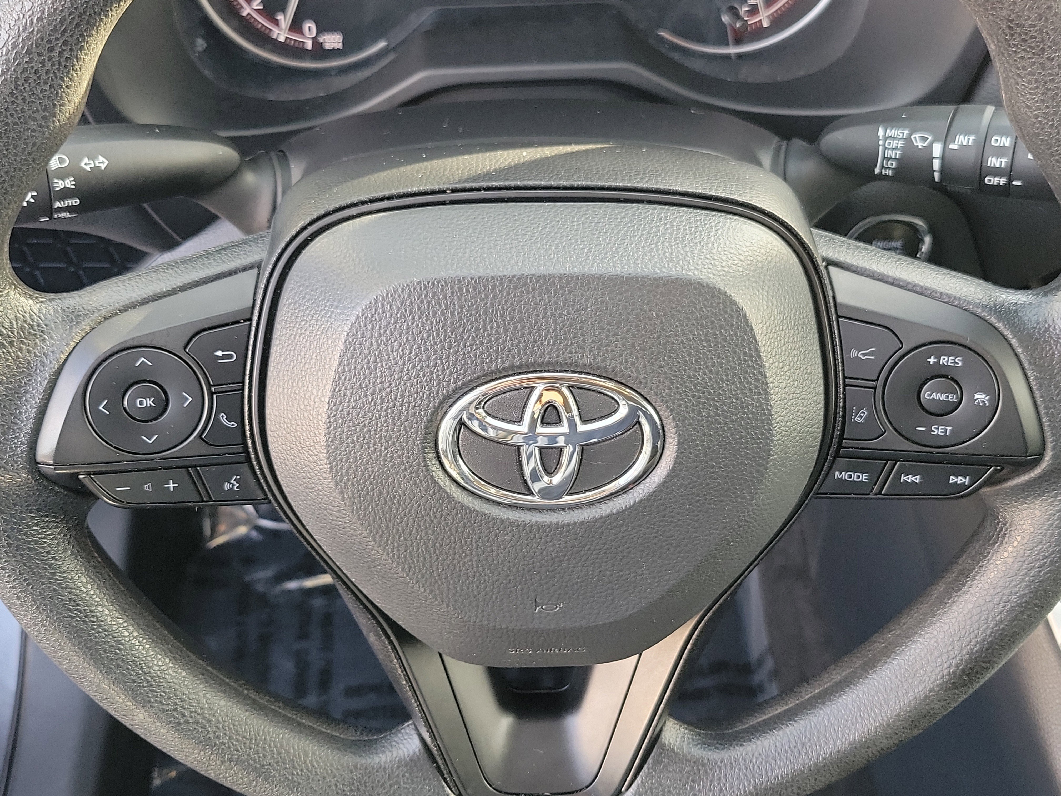 Certified 2025 Toyota RAV4 XLE AWD/4WD image 24