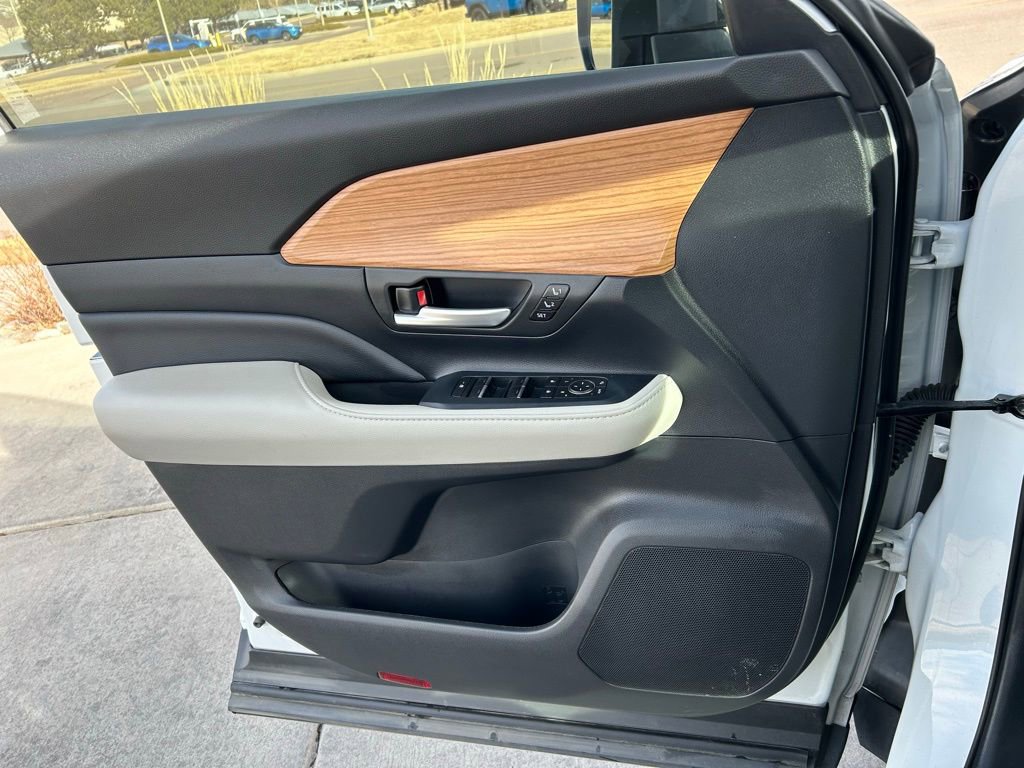 Used 2024 Toyota Grand Highlander Limited image 11