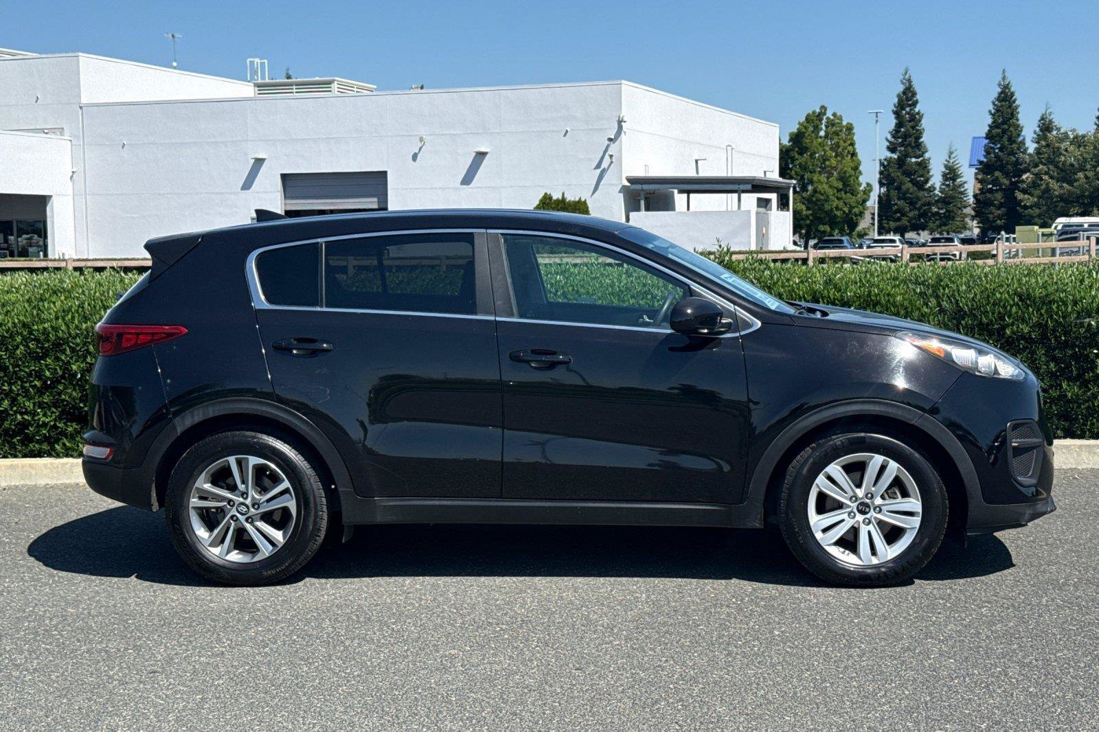 Used 2019 Kia Sportage LX FWD image 3