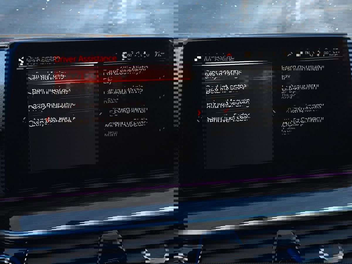 Used 2023 BMW 530e xDrive w/ Premium Package image 35