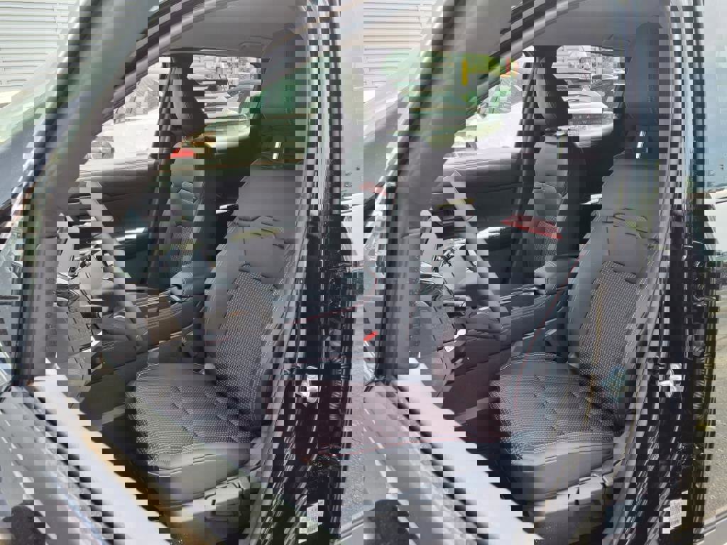 New 2025 Nissan Kicks SR image 5