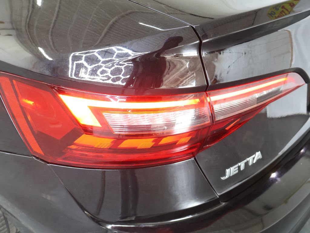 Used 2021 Volkswagen Jetta SE w/ SE Cold Weather Package image 28