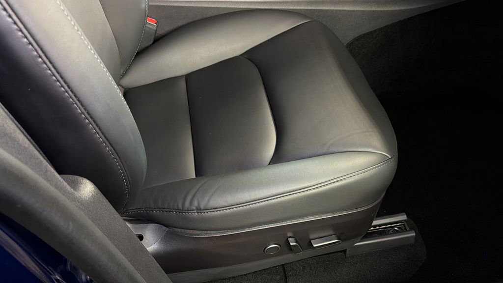 Used 2021 Tesla Model Y Standard Range image 9