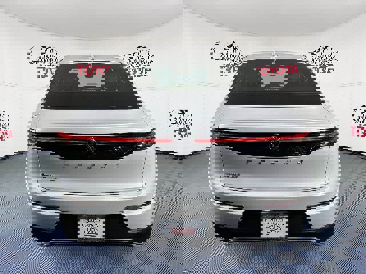 Used 2026 Toyota Crown XLE image 6