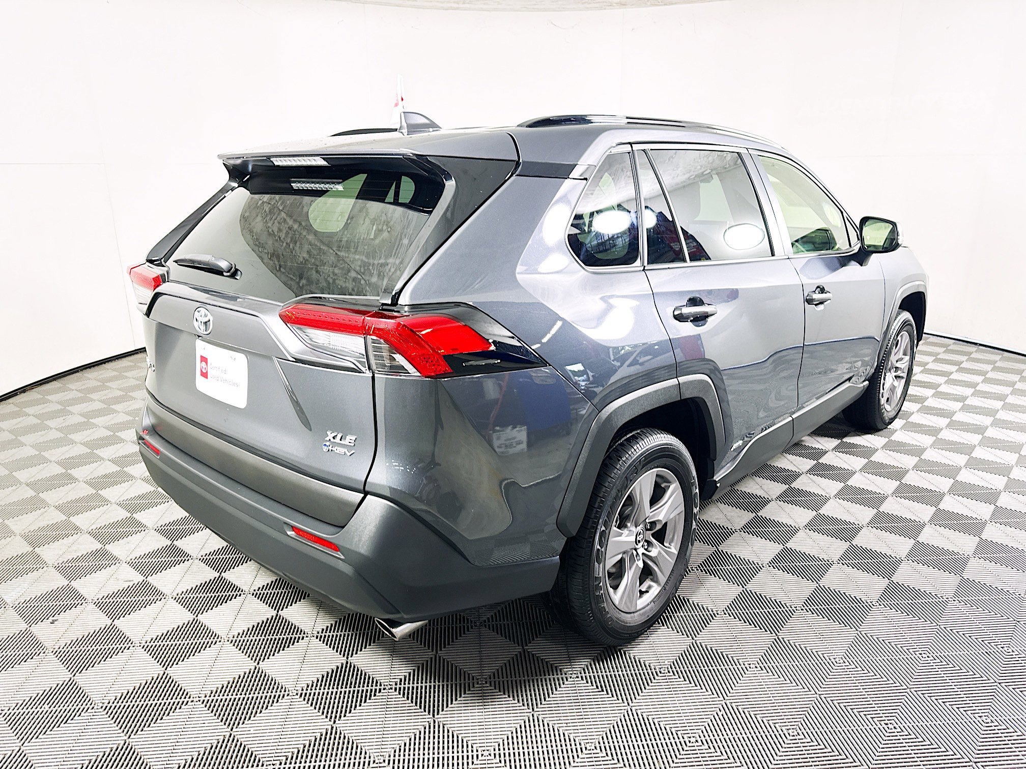 Used 2025 Toyota RAV4 XLE w/ Convenience Package AWD/4WD image 3
