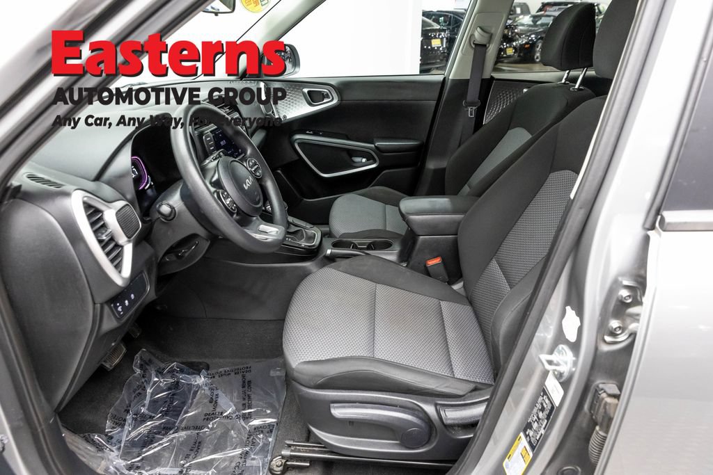 Used 2023 Kia Soul LX w/ Option Group 015 FWD image 14