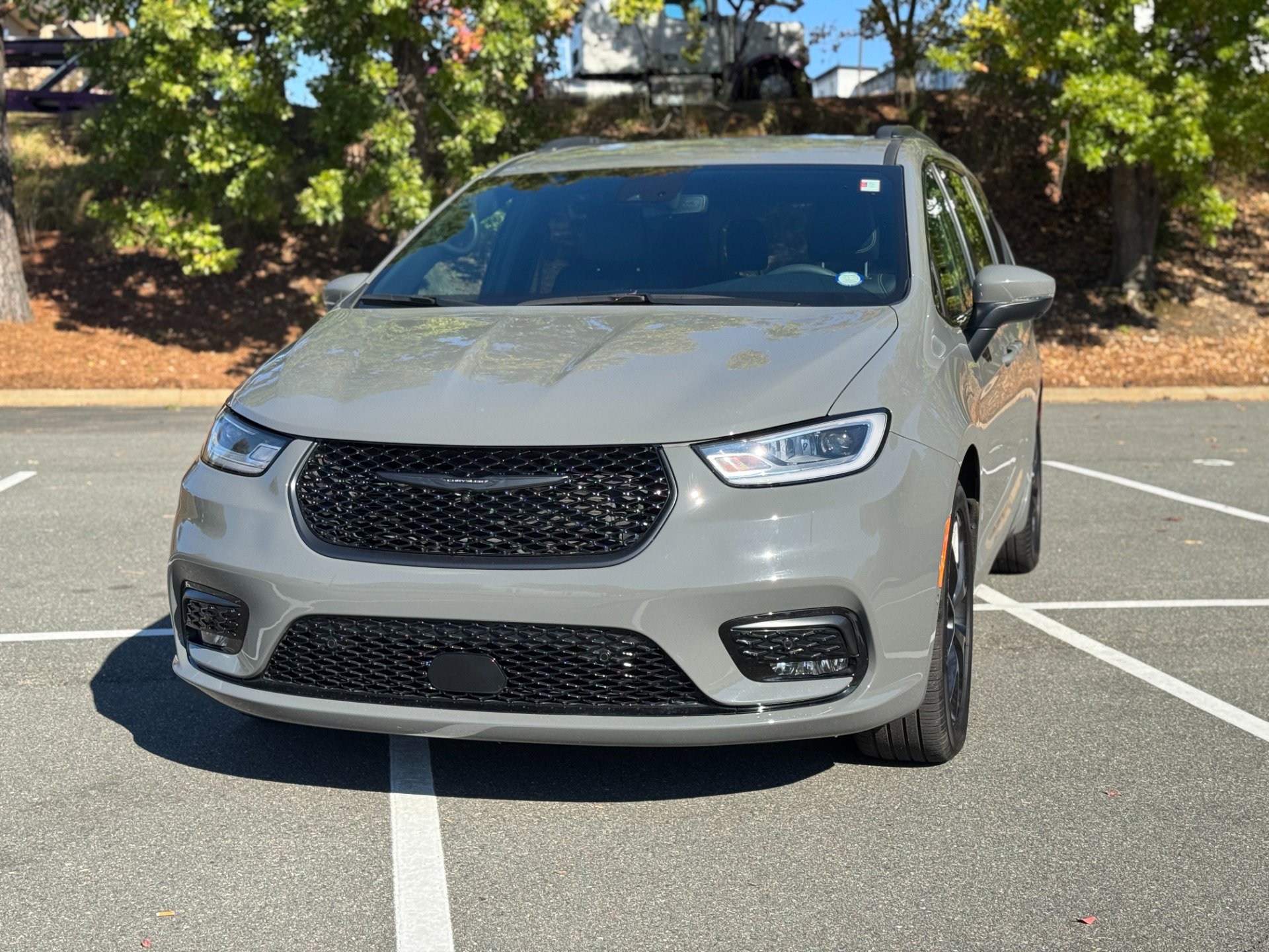 Used 2023 Chrysler Pacifica Touring-L w/ S Appearance Package image 3