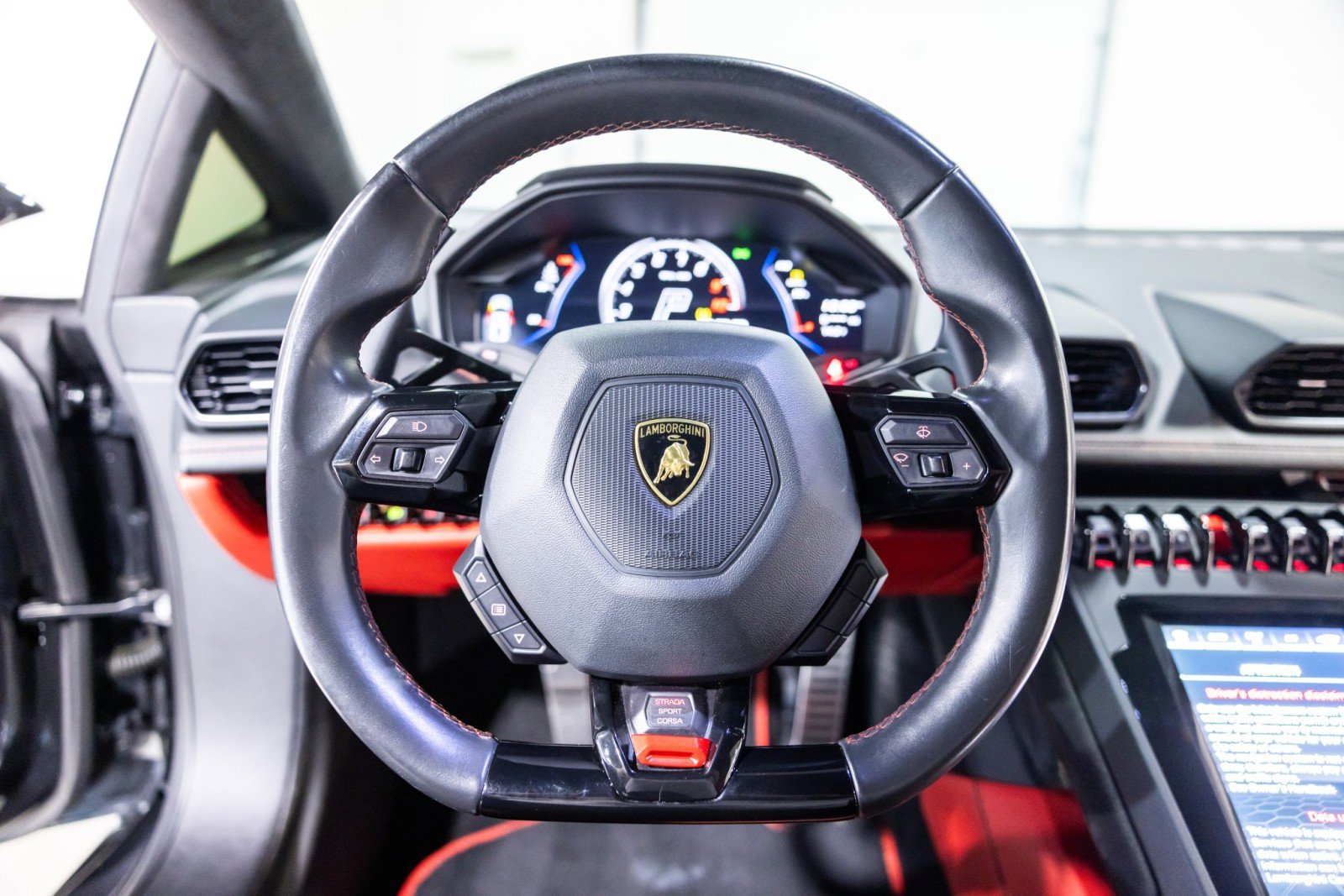 Used 2021 Lamborghini Huracan EVO RWD image 38