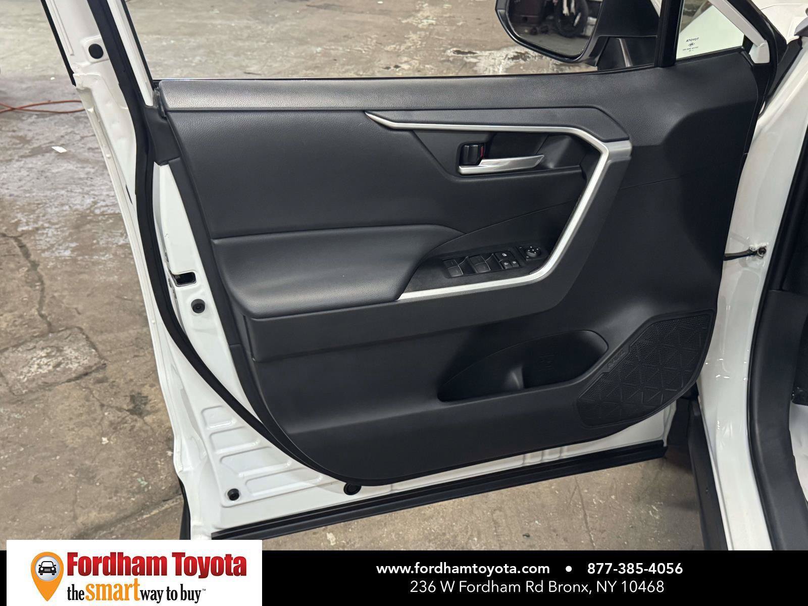 Used 2025 Toyota RAV4 XLE w/ Convenience Package AWD/4WD image 16