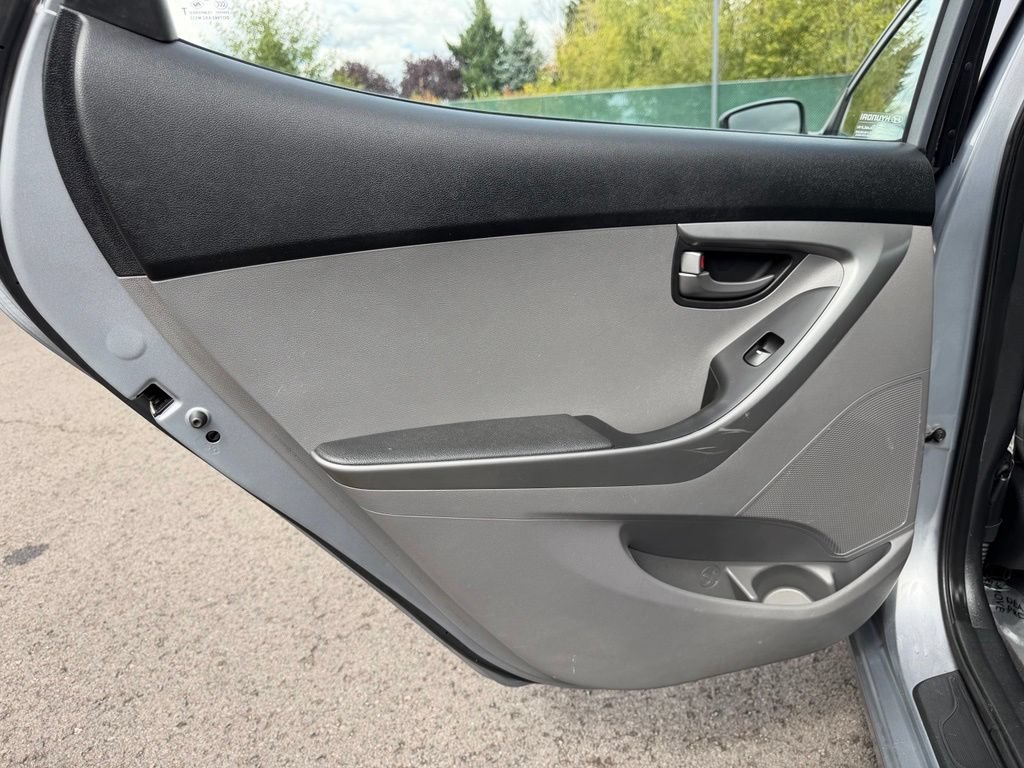 Used 2016 Hyundai Elantra SE FWD image 28