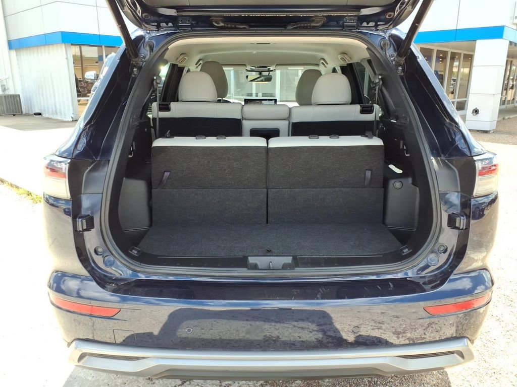 Used 2025 Mitsubishi Outlander SE image 16