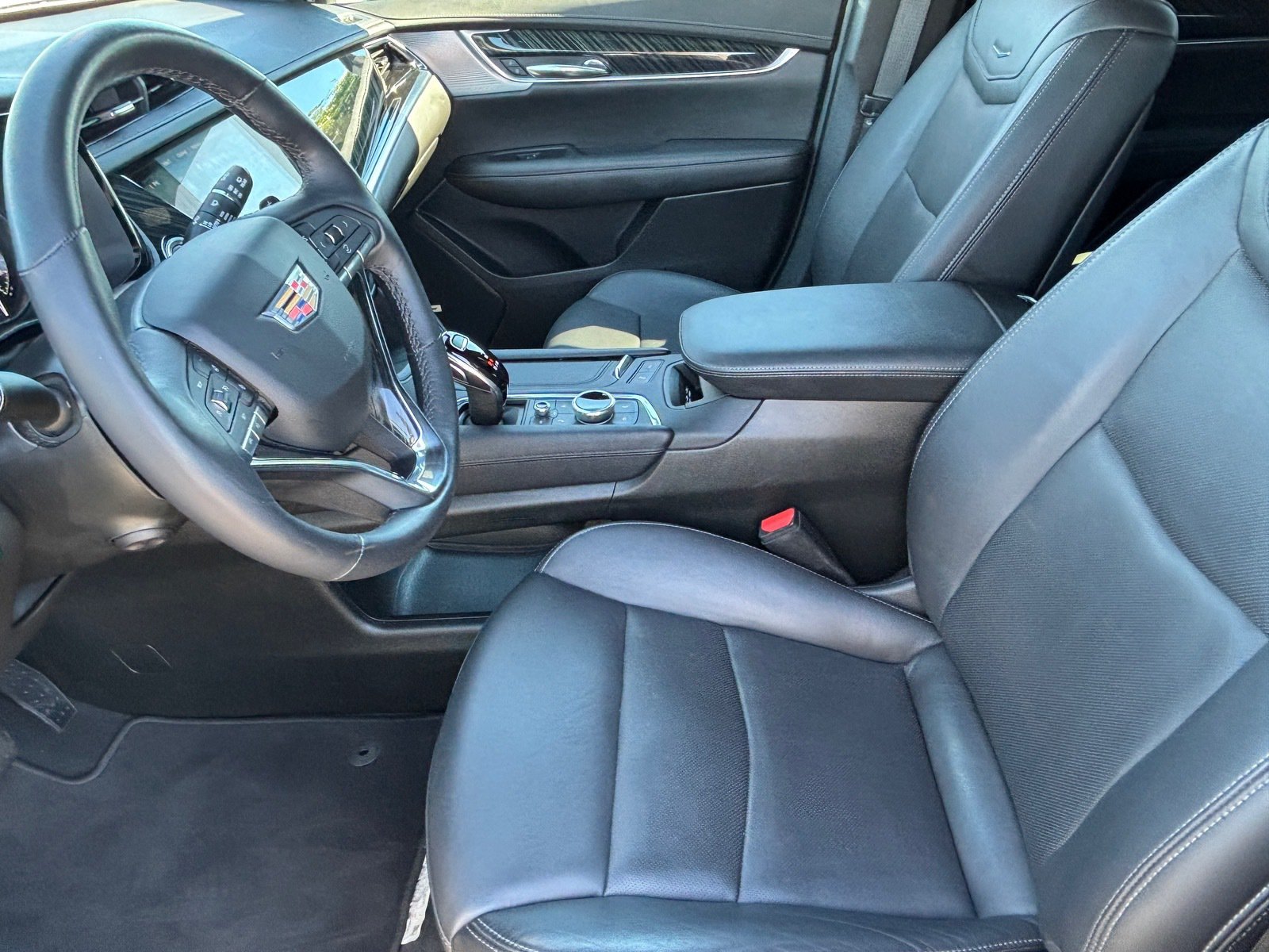 Used 2025 Cadillac XT6 Premium Luxury FWD image 18