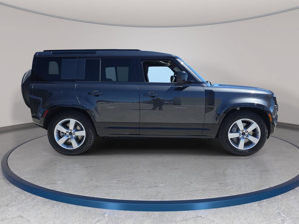 New 2026 Land Rover Defender 110 X-Dynamic SE AWD/4WD image 4