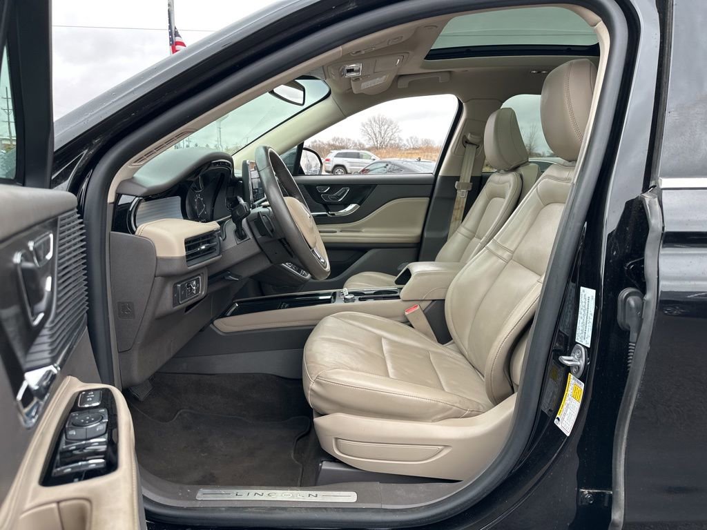 Used 2022 Lincoln Corsair AWD w/ Premium Package image 9