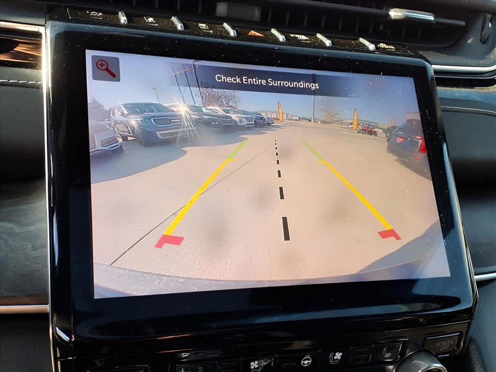 Used 2022 Jeep Grand Cherokee Overland w/ Luxury Tech Group IV AWD/4WD image 18