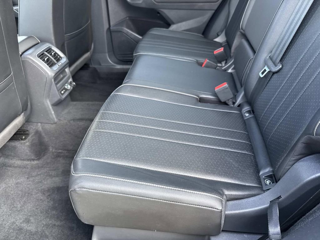 Used 2022 Volkswagen Tiguan SE R-Line image 16