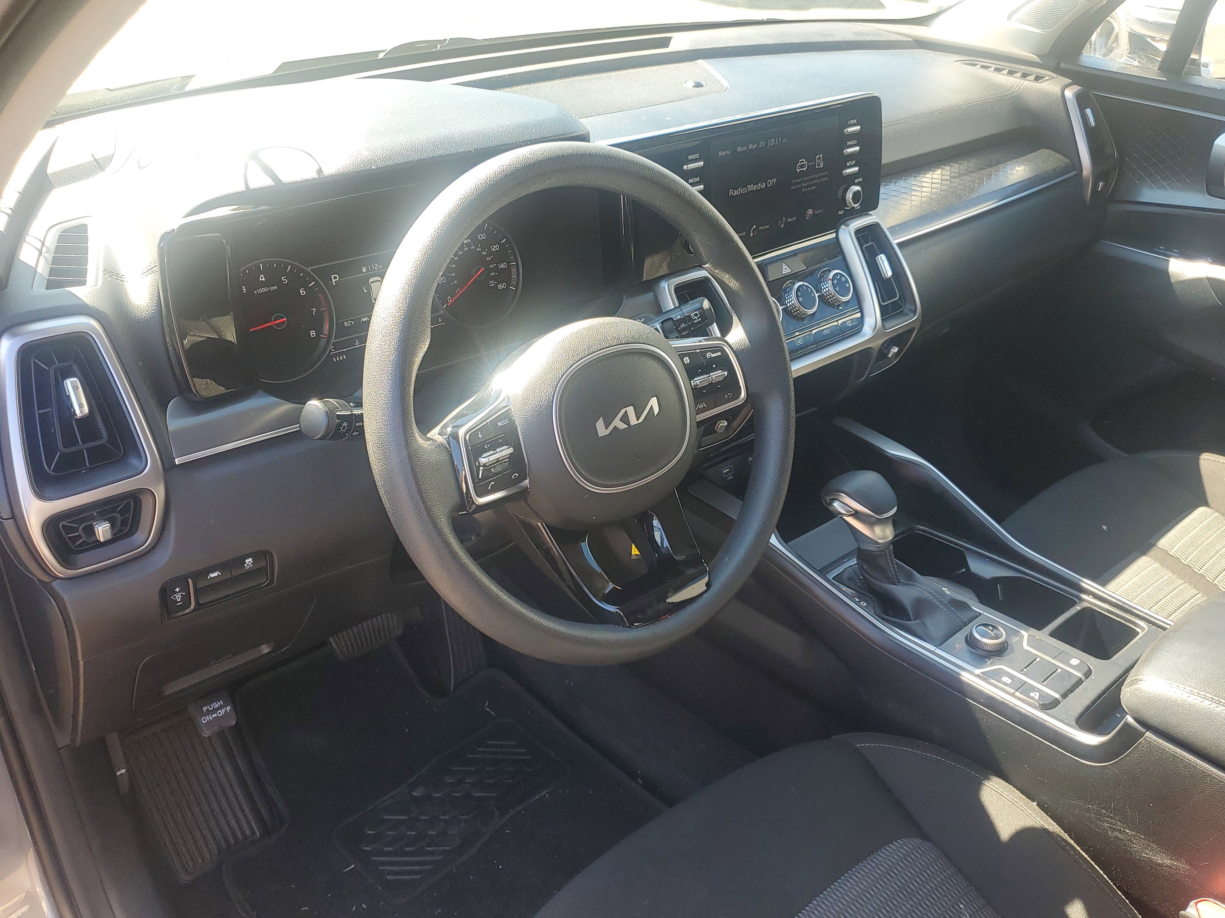 Used 2023 Kia Sorento LX image 11