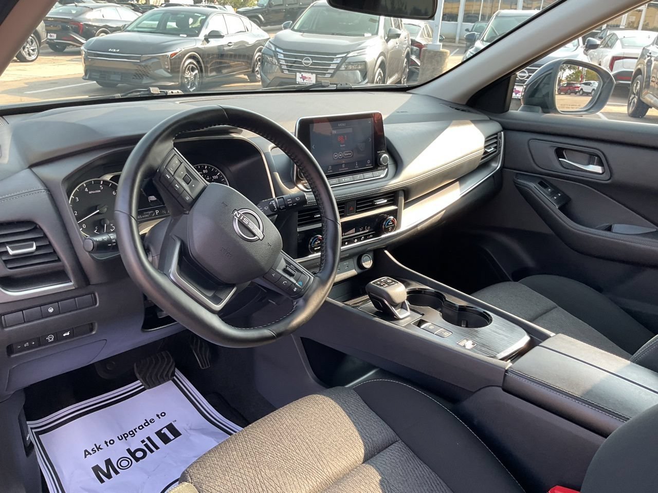 Used 2025 Nissan Rogue SV FWD image 12
