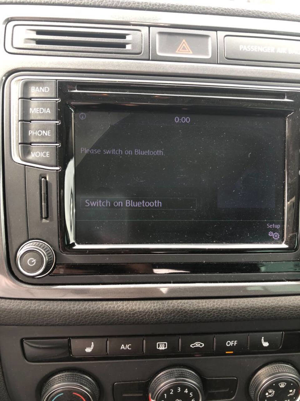 Used 2016 Volkswagen Tiguan SE image 12