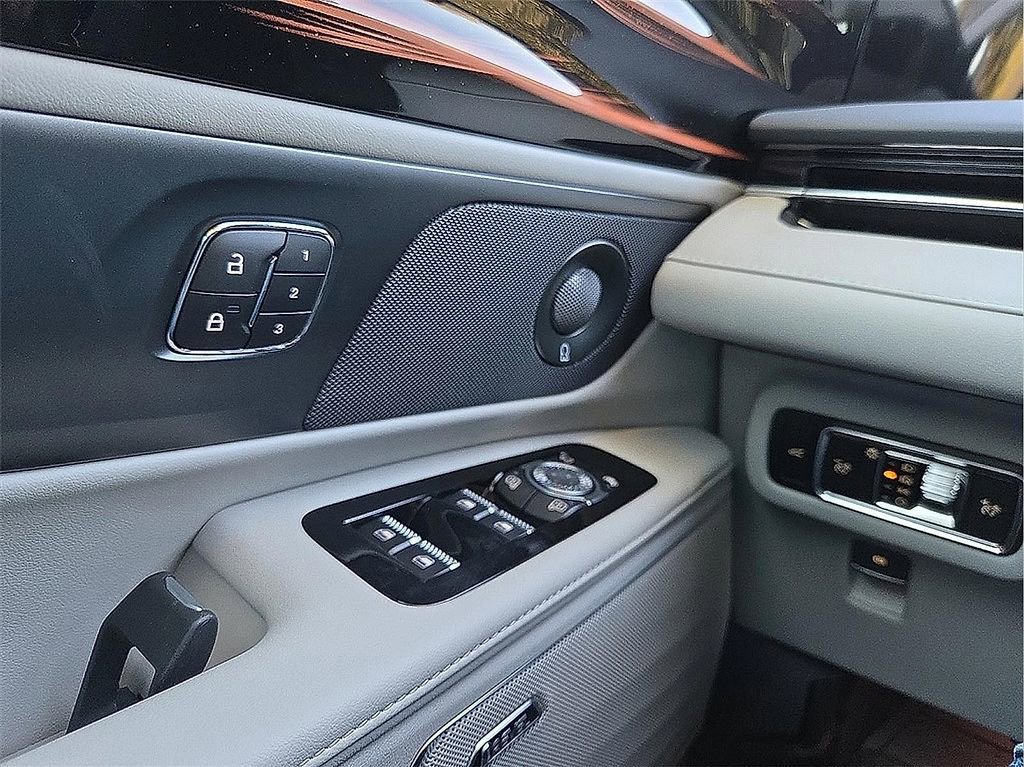 New 2026 Lincoln Nautilus Reserve AWD/4WD image 16