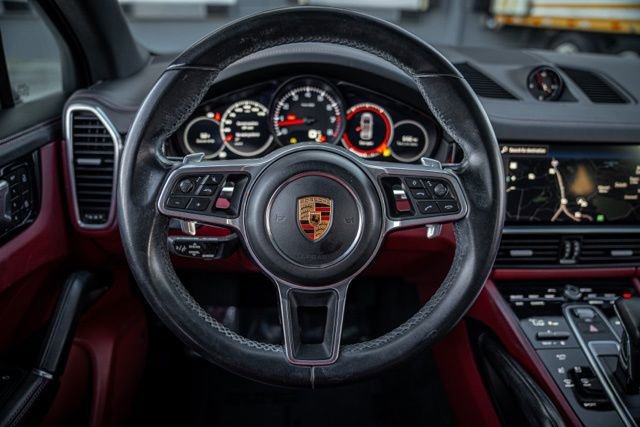 Used 2022 Porsche Cayenne Platinum Edition image 27