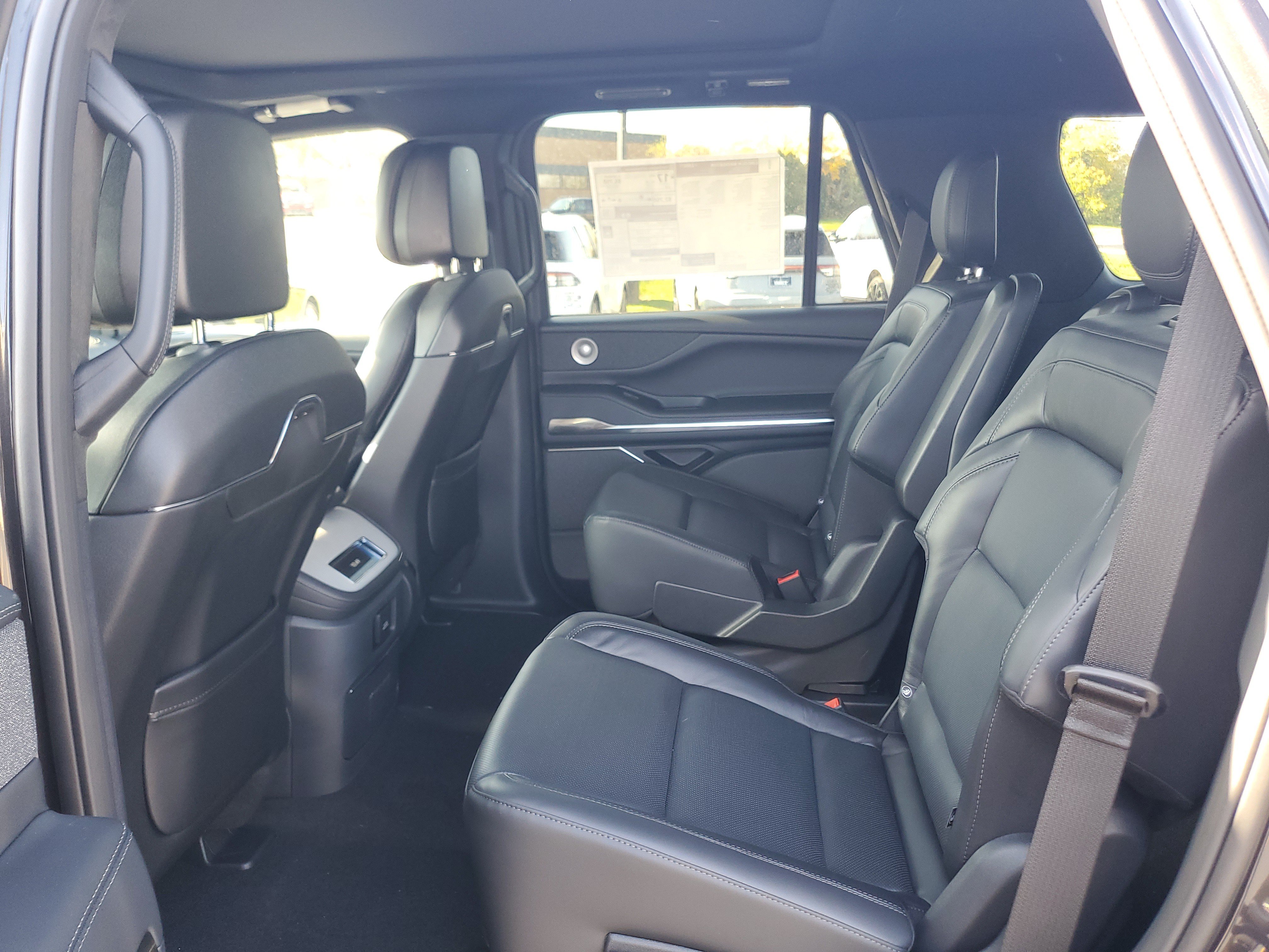 New 2027 Lincoln Navigator Reserve w/ Jet Appearance Package AWD/4WD image 27