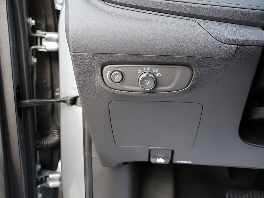 Used 2025 Buick Encore GX Avenir w/ Avenir Convenience Package image 35