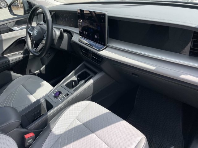 Certified 2026 Volkswagen Tiguan SE w/ Panoramic Sunroof Package FWD image 29