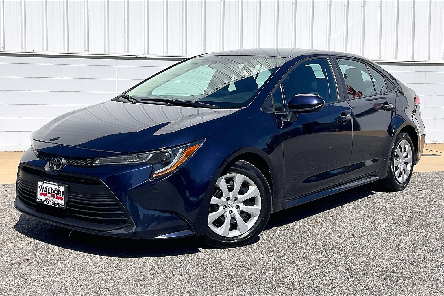 Used 2025 Toyota Corolla LE FWD image 2