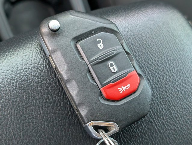 Used 2020 Jeep Wrangler Unlimited Sahara AWD/4WD image 31