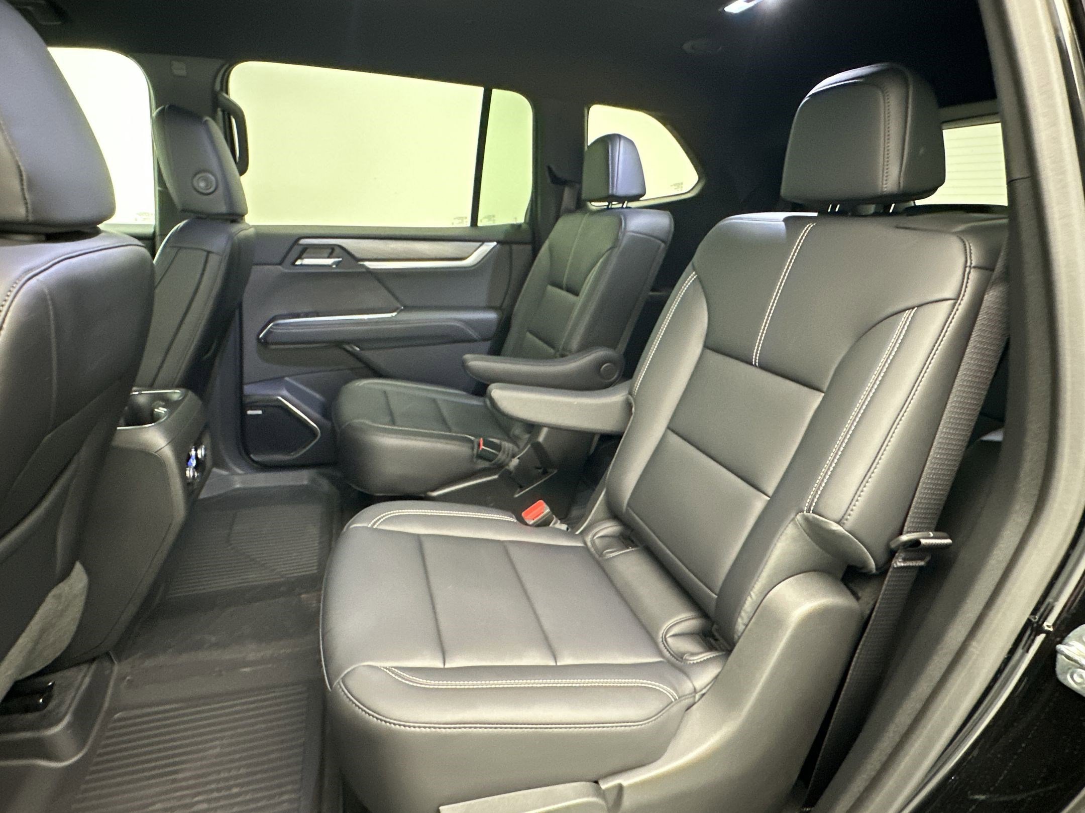 Used 2025 GMC Acadia Elevation w/ Elevation Premium Package image 14