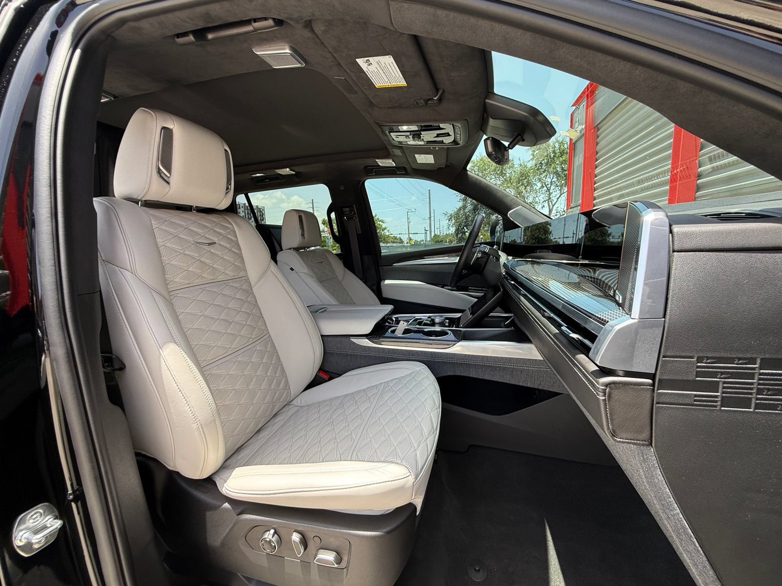 Used 2025 Cadillac Escalade V AWD/4WD image 38