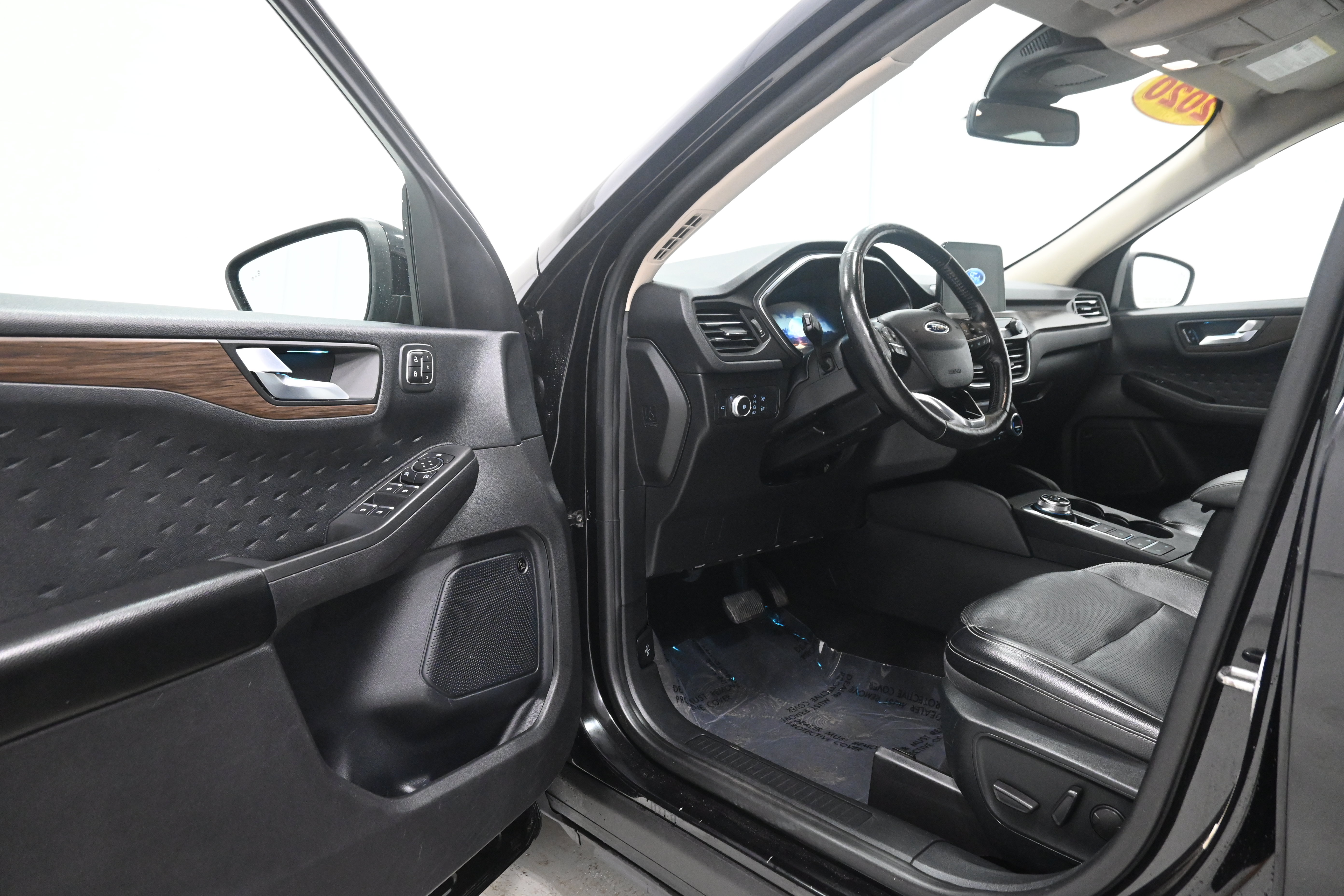 Used 2020 Ford Escape Titanium AWD/4WD image 3