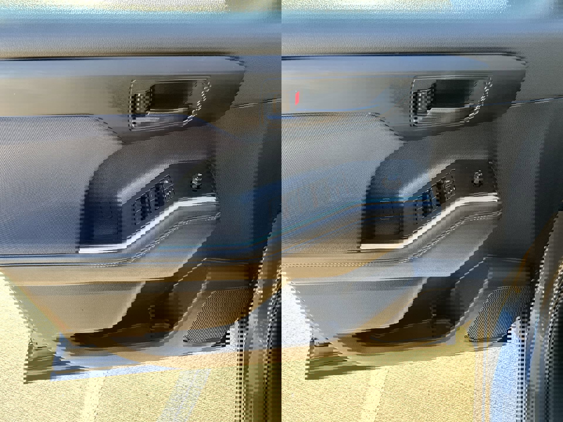 Used 2022 Toyota Highlander LE image 15