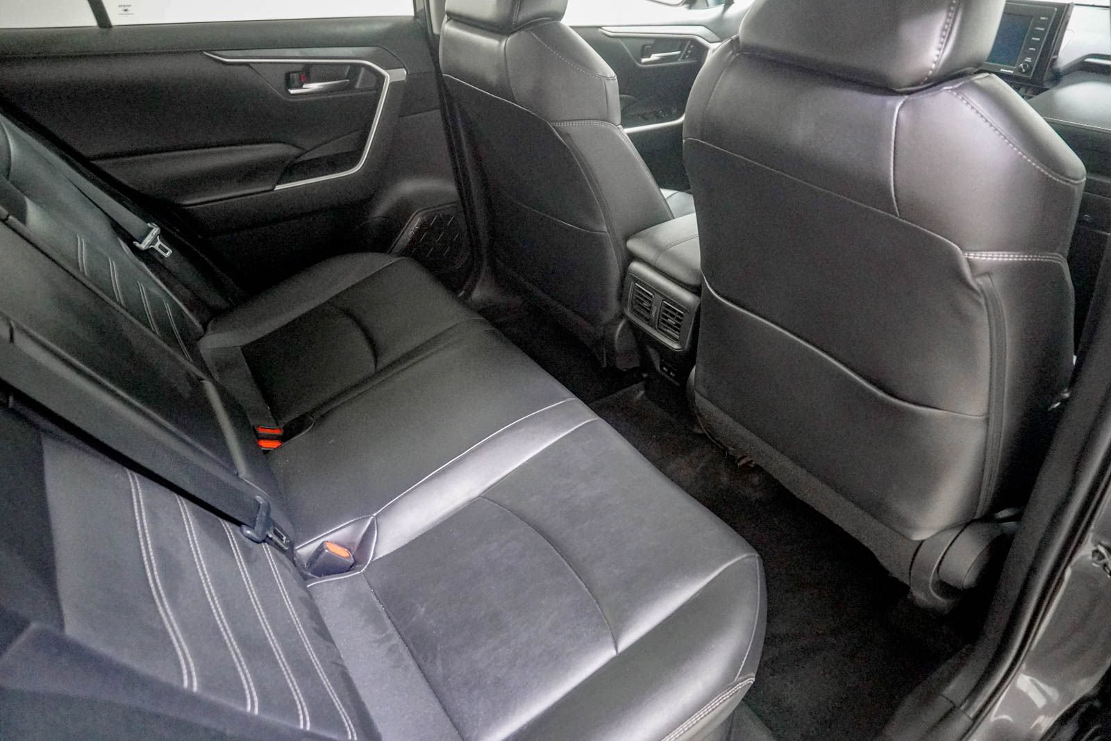Used 2022 Toyota RAV4 XLE Premium AWD/4WD image 35