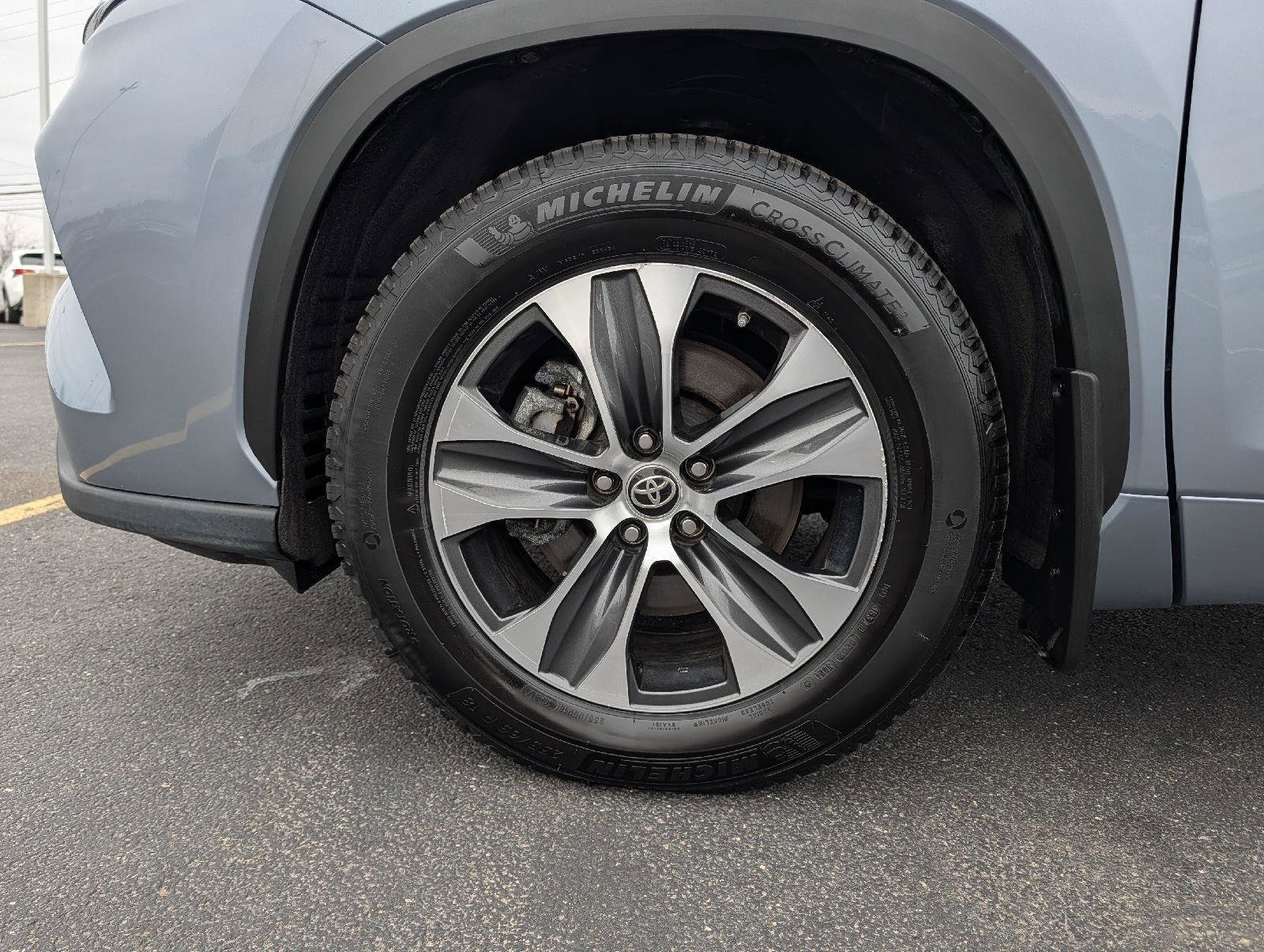 Used 2021 Toyota Highlander XLE image 7