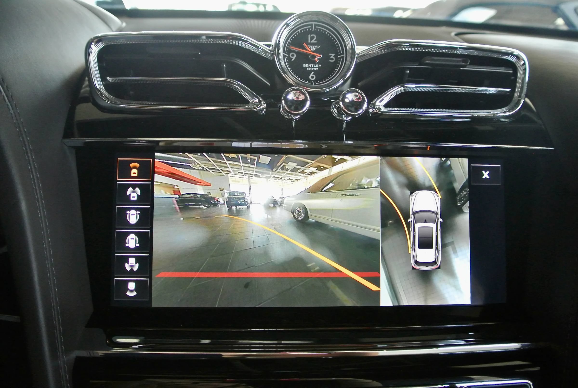 Used 2023 Bentley Bentayga AWD/4WD image 34