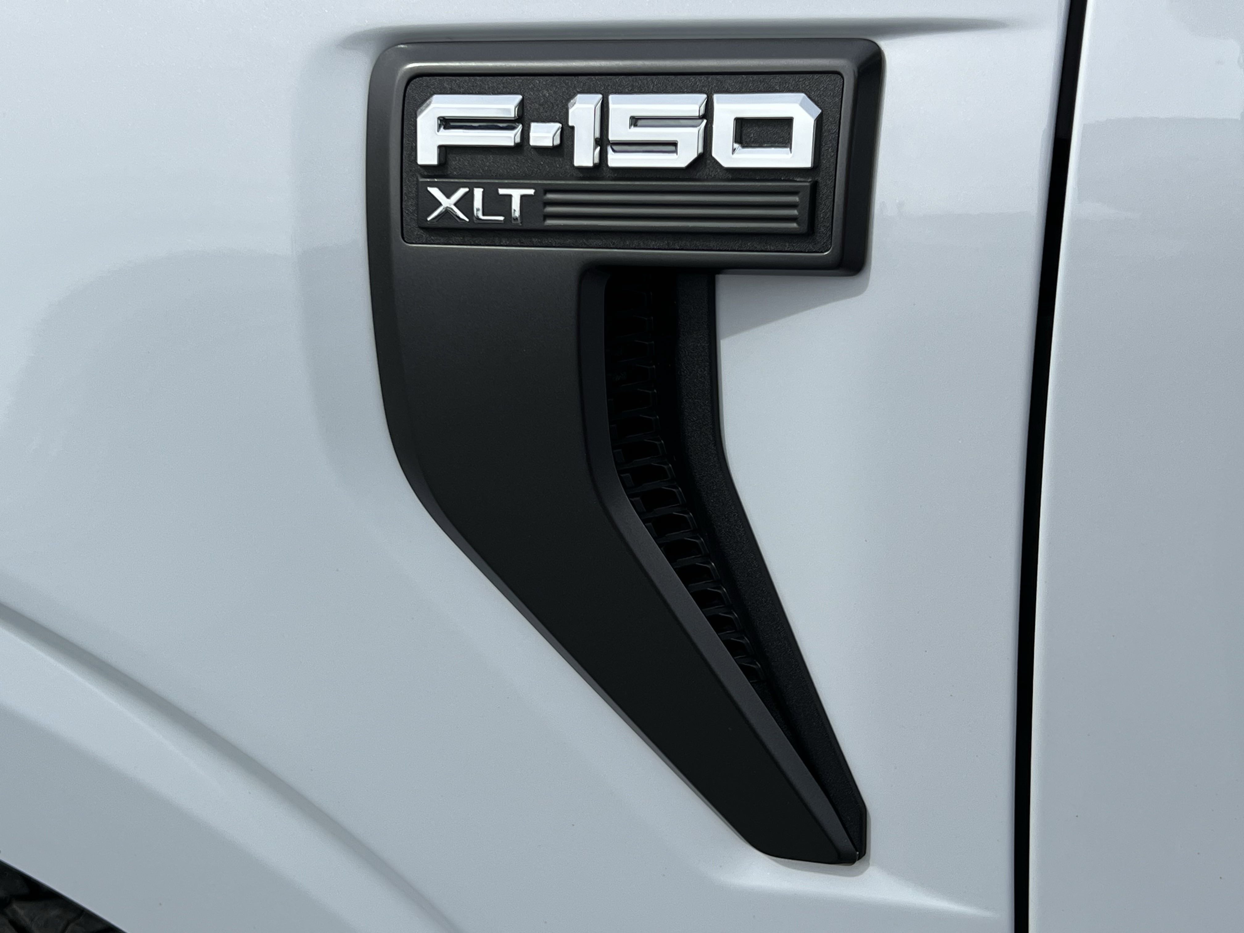 Used 2022 Ford F150 XLT w/ Equipment Group 302A High image 17