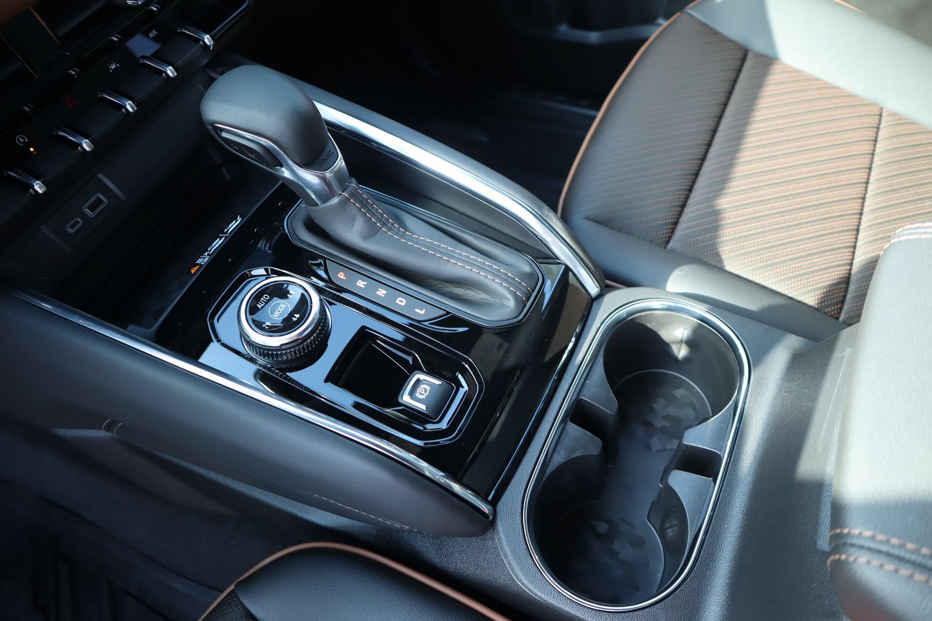 New 2026 GMC Canyon AT4 w/ AT4 Premium Package AWD/4WD image 13