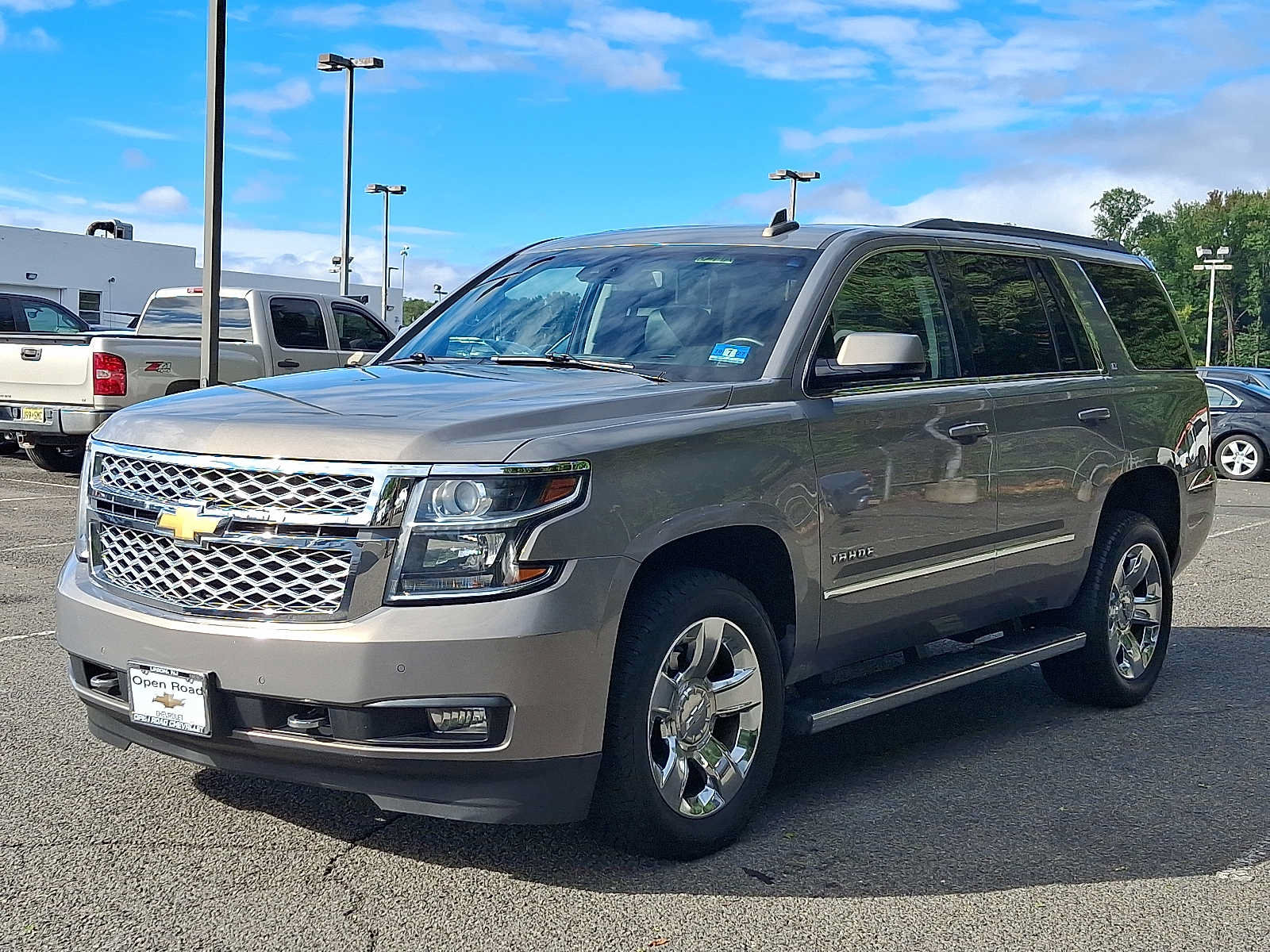 Used 2018 Chevrolet Tahoe LT w/ LT Signature Package AWD/4WD image 3
