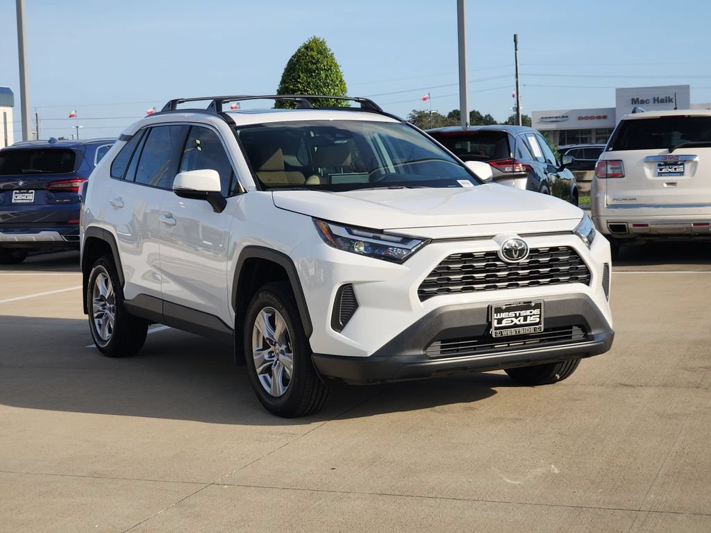 Used 2023 Toyota RAV4 XLE w/ Convenience Package FWD image 3