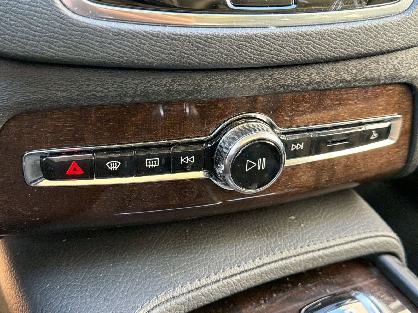 Used 2016 Volvo XC90 T6 Momentum w/ Momentum Plus Package image 17