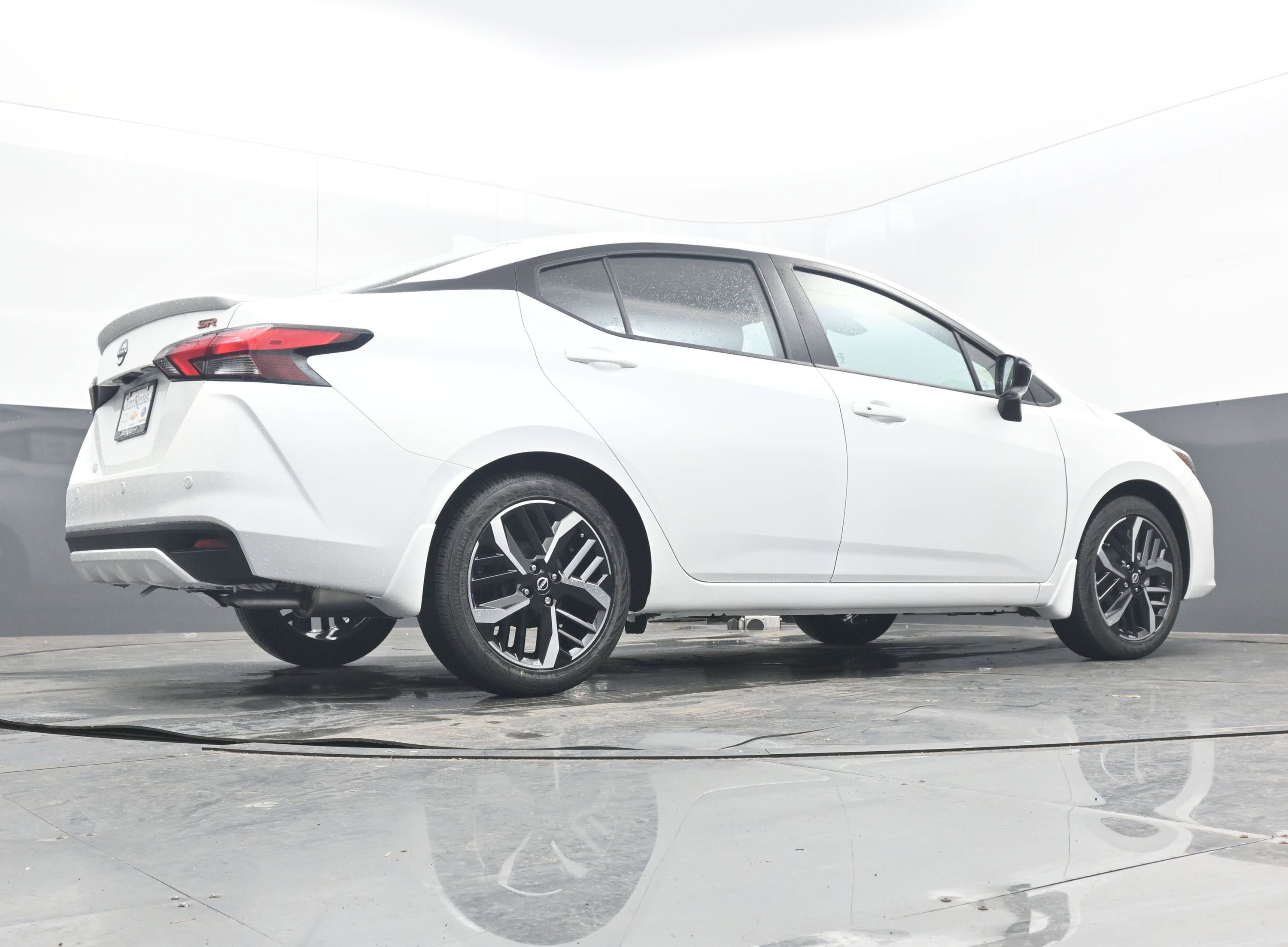 New 2025 Nissan Versa SR image 28