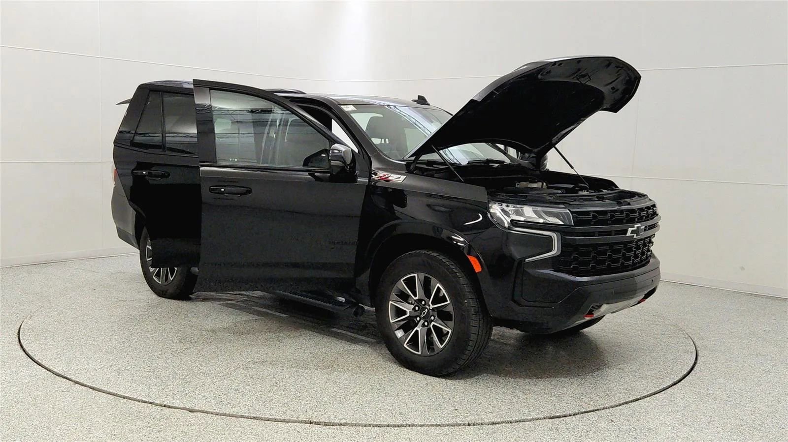 Used 2023 Chevrolet Tahoe Z71 w/ Luxury Package AWD/4WD image 9