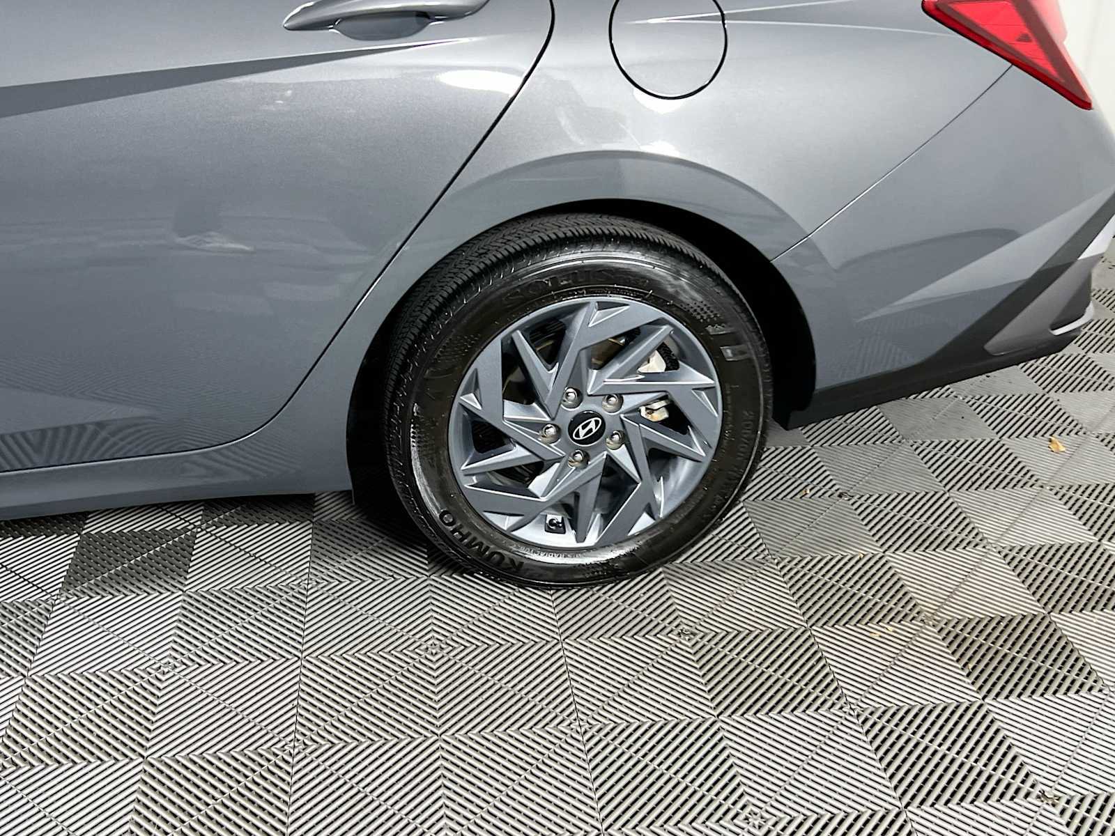 Certified 2024 Hyundai Elantra SEL image 30