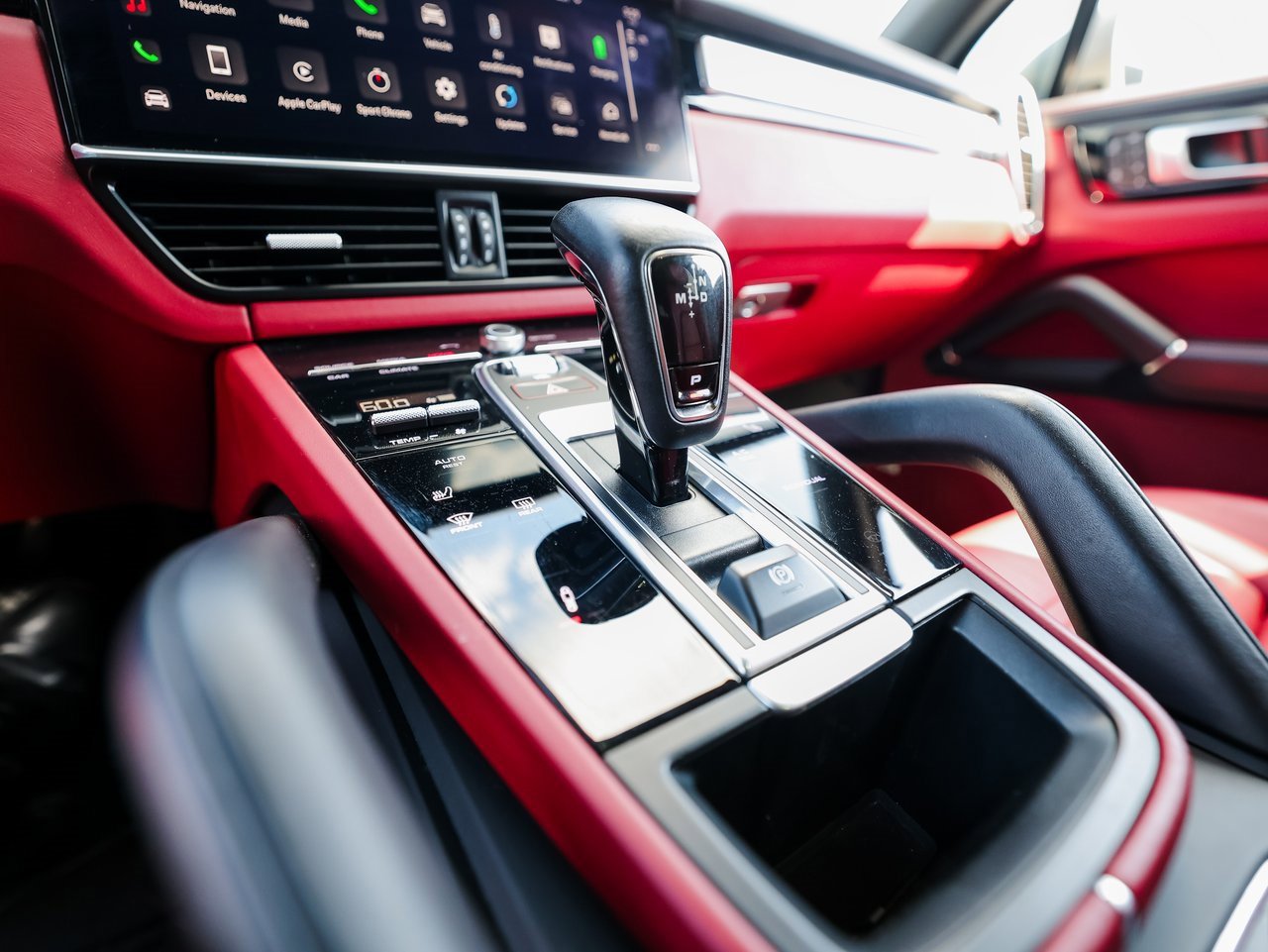 Certified 2022 Porsche Cayenne Platinum Edition image 20