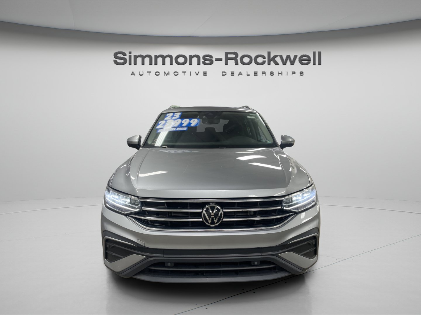 Used 2023 Volkswagen Tiguan SE w/ Panoramic Sunroof Package AWD/4WD image 8