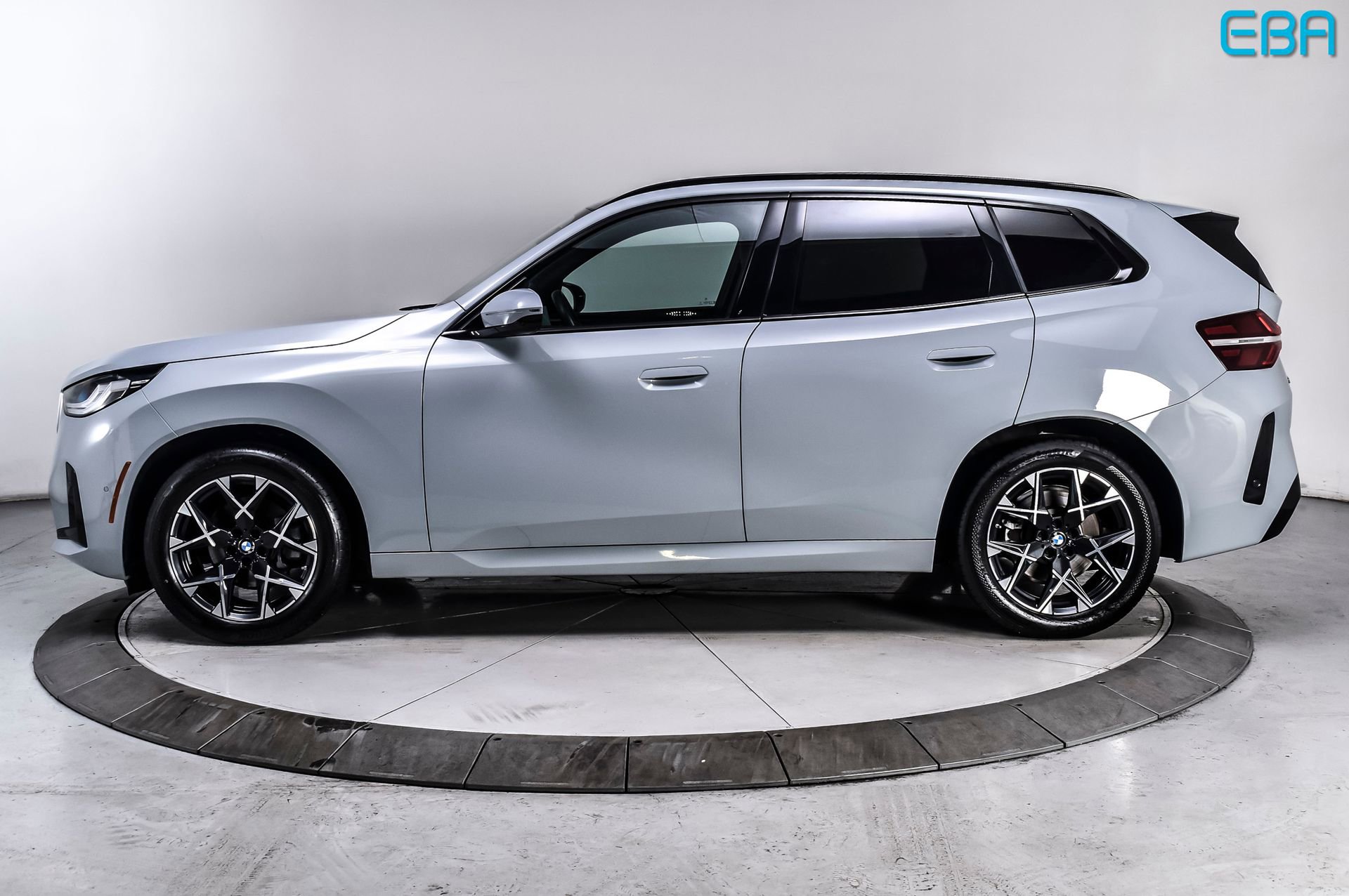 Used 2025 BMW X3 xDrive30 w/ Premium Package AWD/4WD image 3