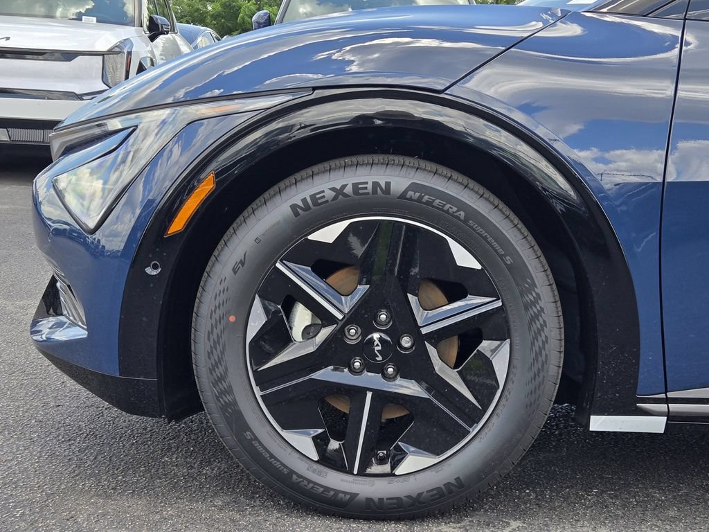 New 2025 Kia EV6 Wind RWD image 5